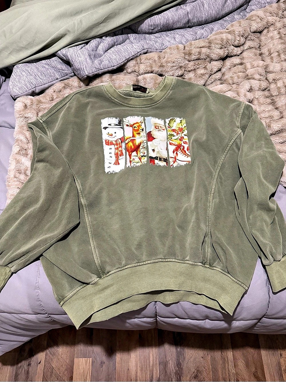 Zenana Christmas Graphic Sweatshirt in Green XL